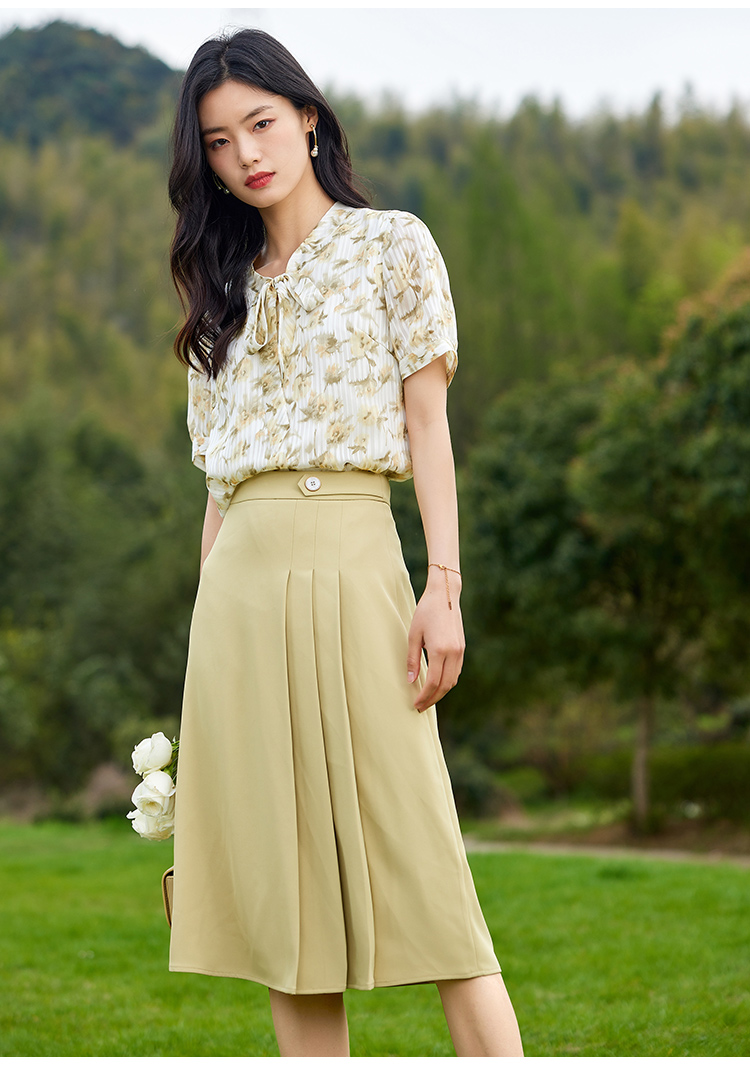 熙世界蝴蝶结v领雪纺衫女短袖碎花小衫洋气仙上衣2022夏新款杏色花l