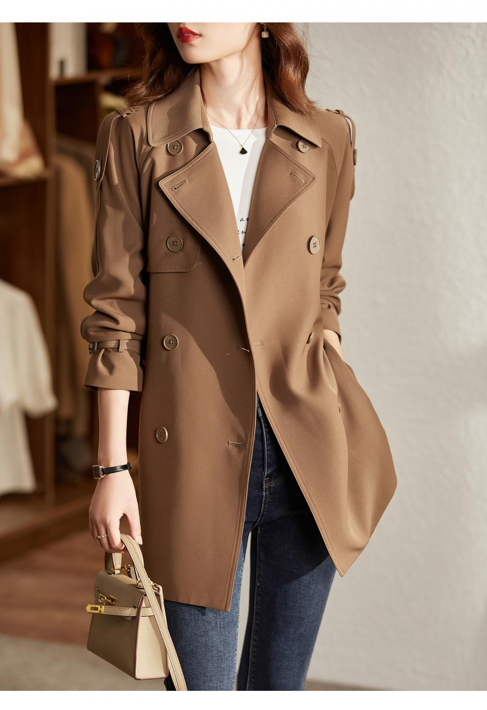 集美看过来 能陪伴你走过漫长岁月的风衣已就位 时装秀场上的径典款式