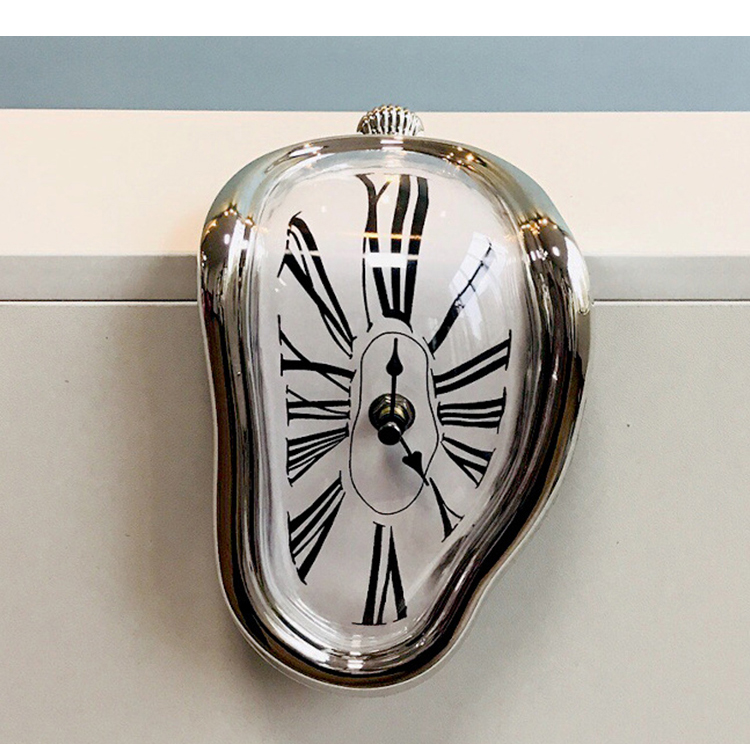 2021新款西班牙达利扭曲钟表抽象艺术记忆的永恒桌面静音挂钟民宿装饰