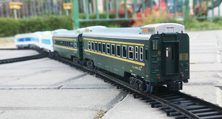 【保价双11】初石 奋发仿真电动轨道高铁东风模型儿童绿皮火车玩具