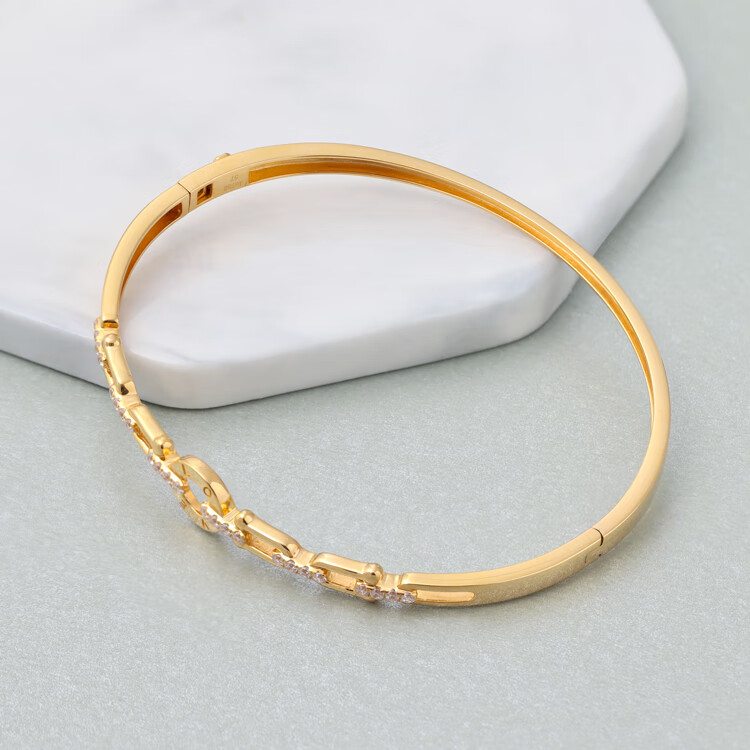 周庆祥 18k黄金镶锆石love刻字手镯女士k金镶嵌钻石手镯女式手环生日