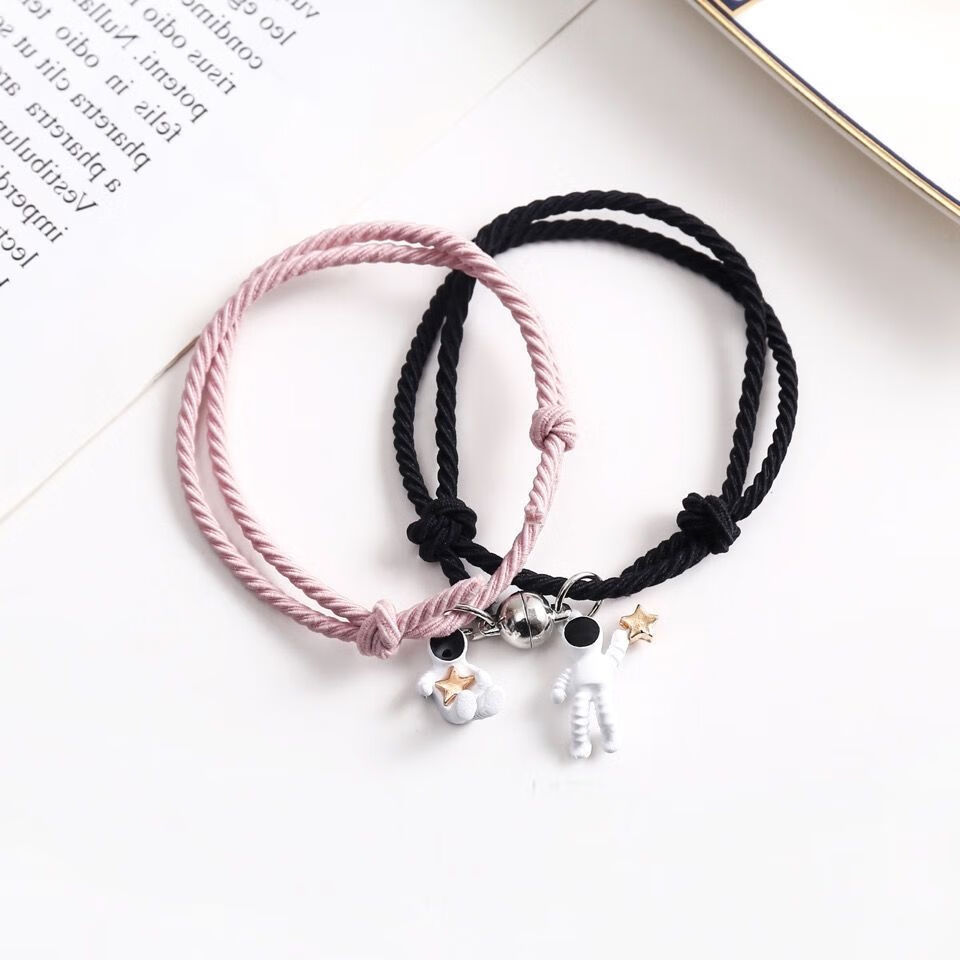 魅誓新款宇航员情侣手链一对小皮筋送男朋友闺蜜太空人学生礼抖音磁铁