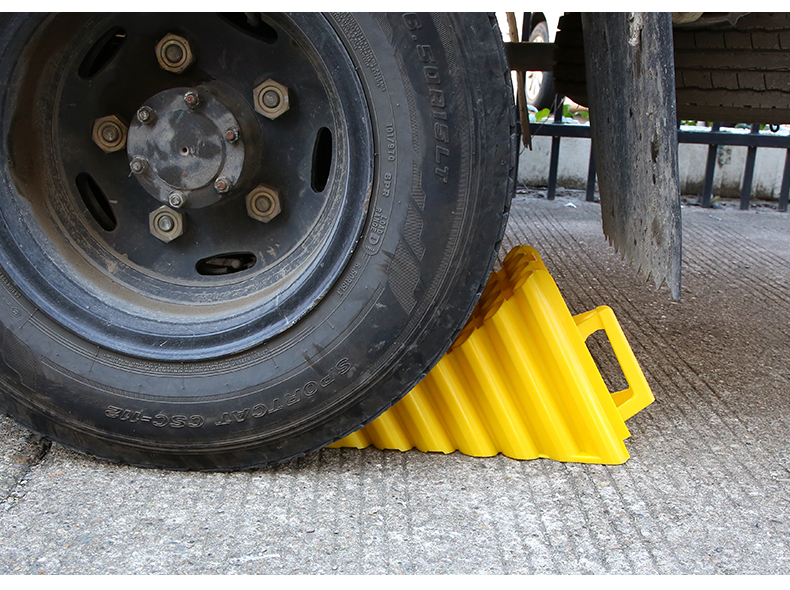 车用塑料止退器汽车防倒退三角木大货车轮挡阻退器塑料止滑掩车器