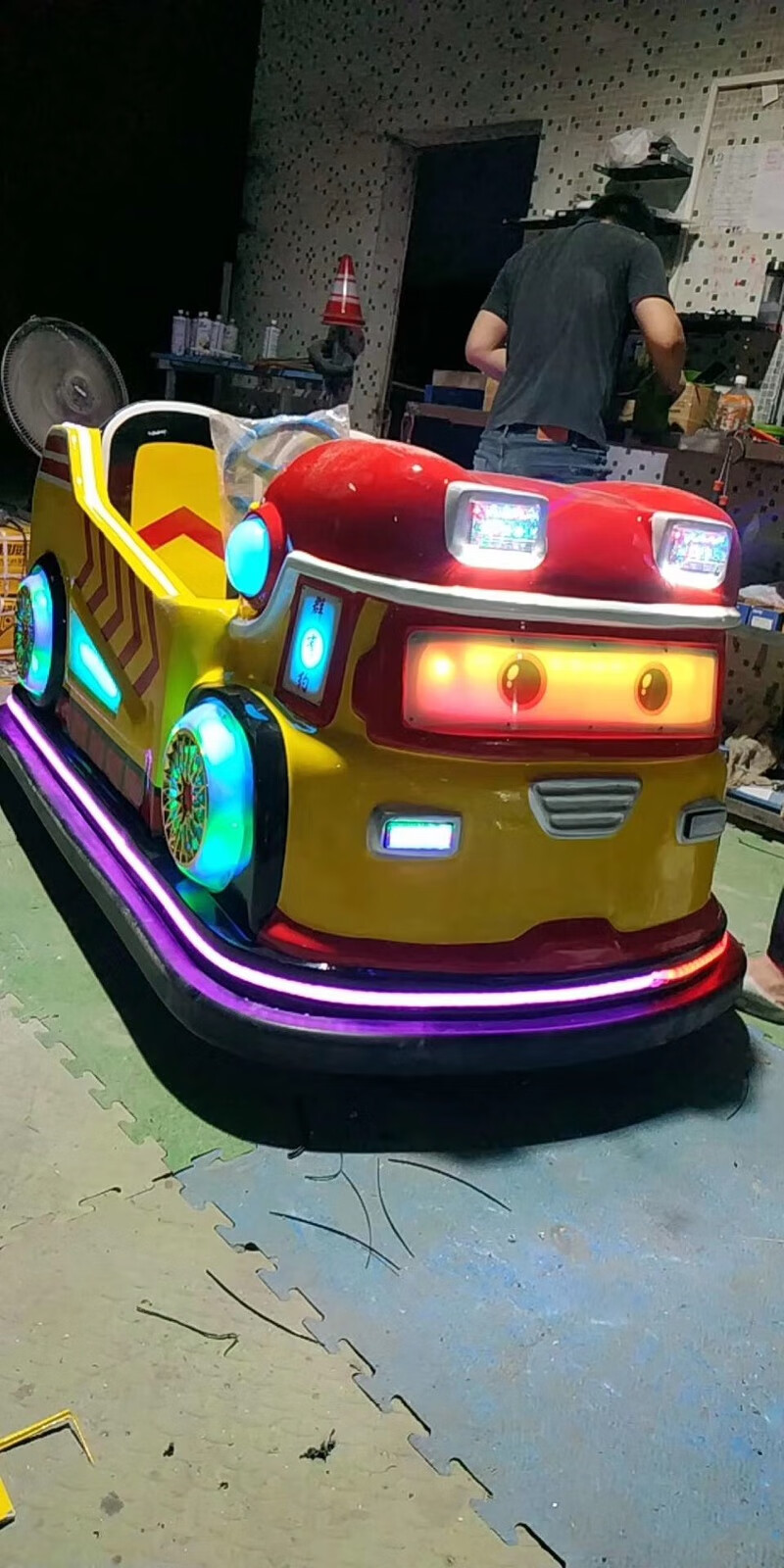 游乐场儿童电动车可坐大人2022新款发光游乐车摆摊出租亲子双人广场