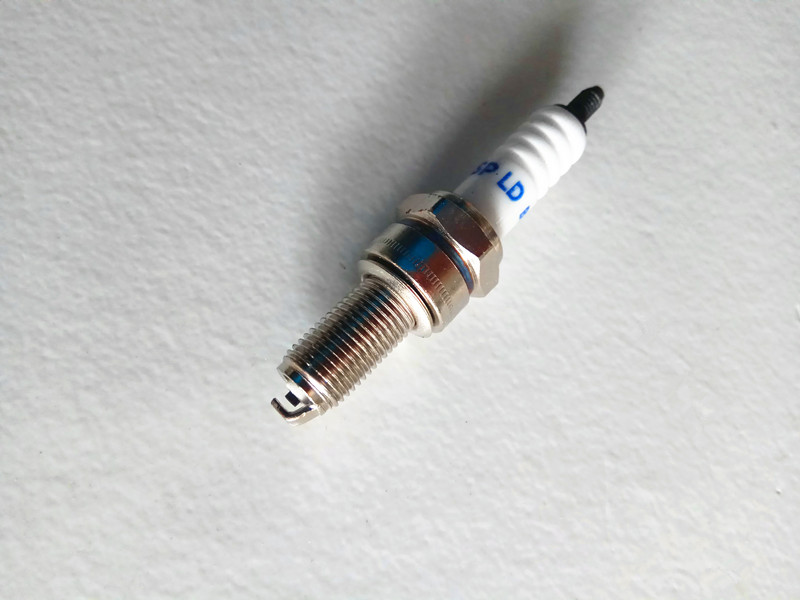 豪爵铃木火花塞钻豹原车火花塞海王星火花塞铃木摩托车火花塞 托车