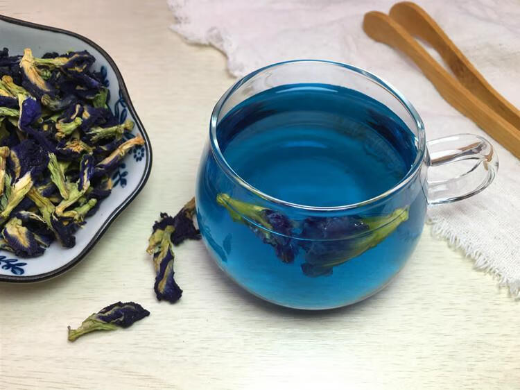 蓝蝴蝶花茶照片图片