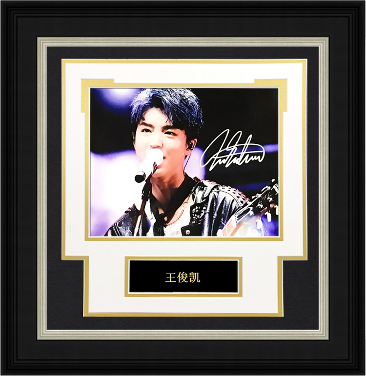 收藏王俊凯歌手tfboys亲笔签名照片裱框不易流行