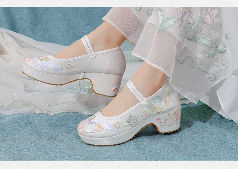 轻奢品牌轻便舒适绣花鞋女古风增高改良古风汉服配鞋古装高跟鞋民国风