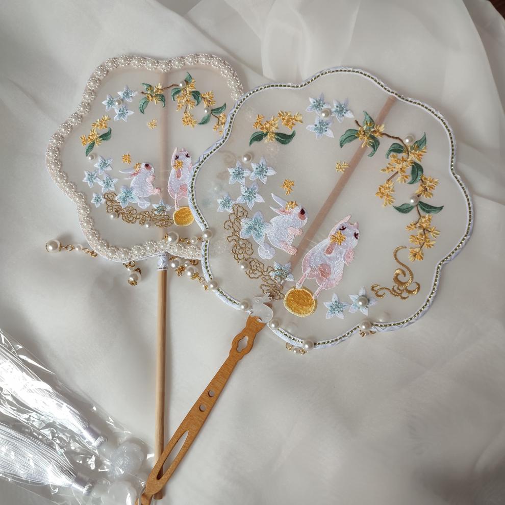 中国风舞蹈走秀拍摄长柄刺绣古典异形蝴蝶宫扇女 蝴蝶扇奶杏白【图片