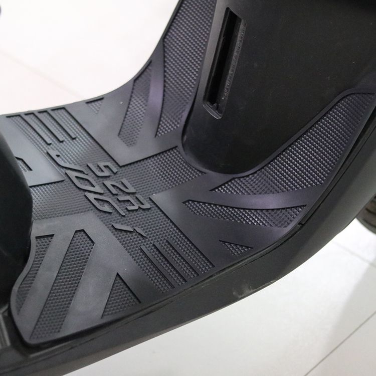 醉米适用于雅马哈摩托车jogi巧格i125脚踏垫gt赛鹰新福喜125脚垫改装