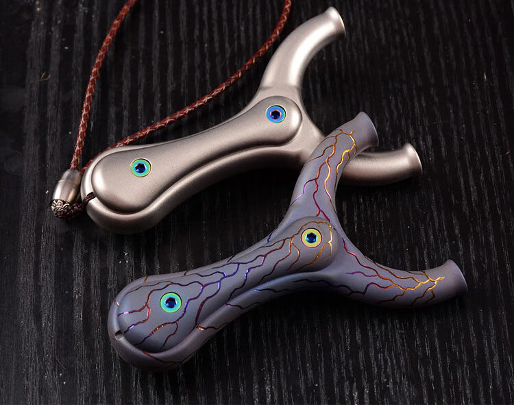 高端精细做工钛合金弹弓直板飞虎叉烤蓝贴片圆撑头高精准户外吃鸡扁