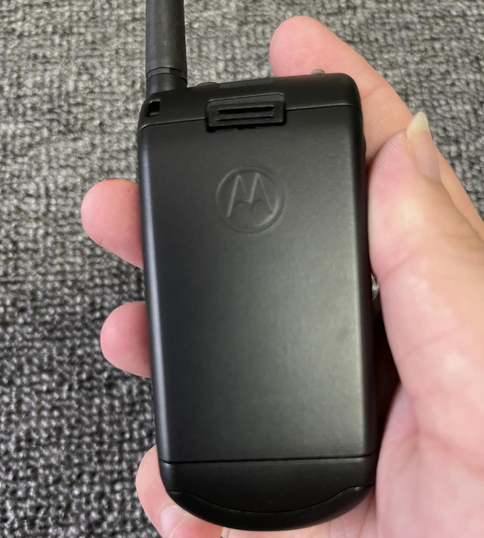 摩托罗拉v998 v998 经典怀旧翻盖按键天线收藏备用老人学生手机