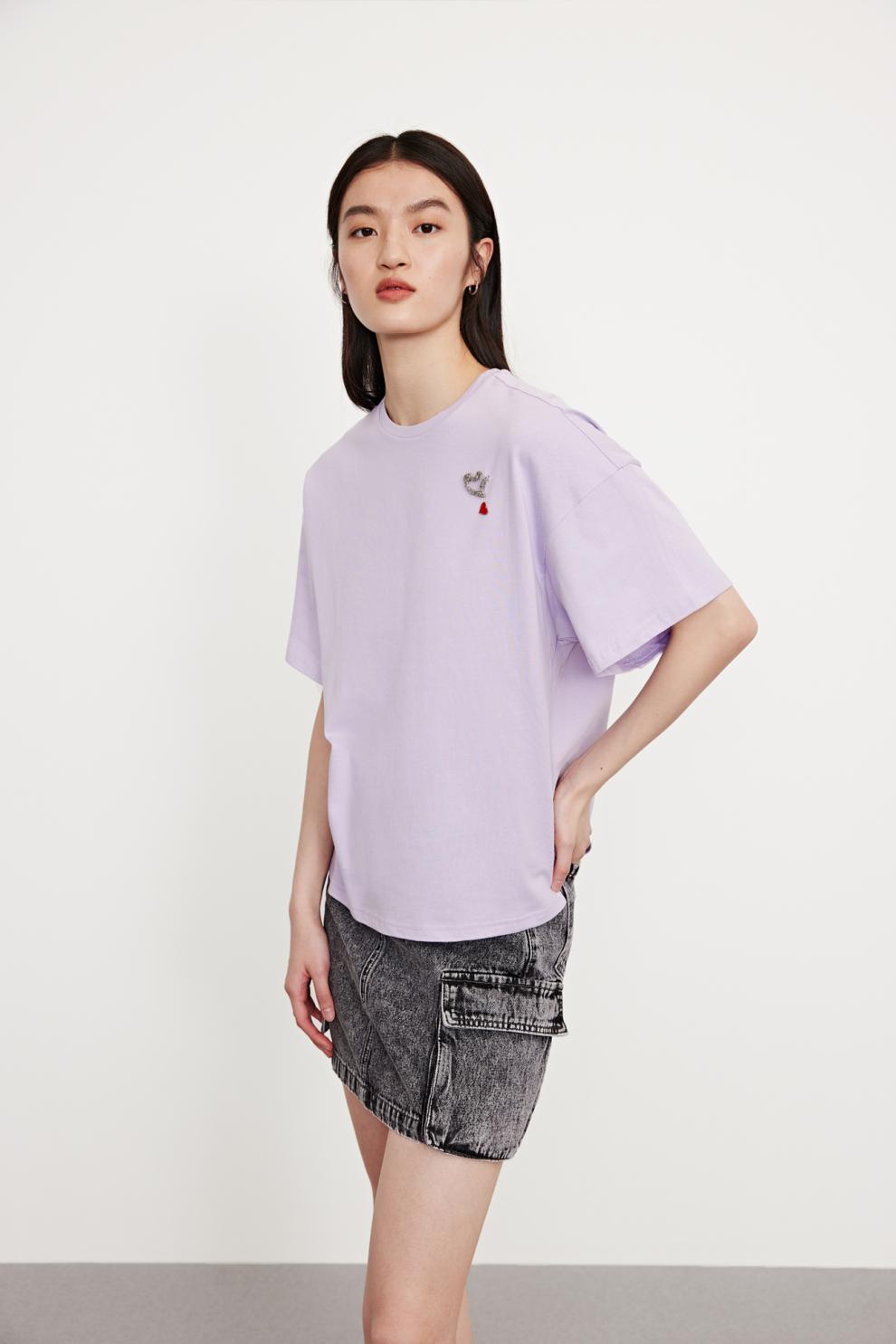 ur2021春夏新品女装简约软妹ins爱心胸针宽松短袖t恤wg16r4mn2005