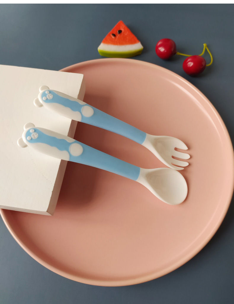 婴儿勺子宝宝学吃饭训练勺叉套装学习筷子儿童餐具扭扭勺弯头软勺qj