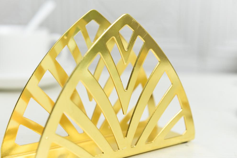 爱莉卡贝叶 北欧风简约镂空餐桌金色纸巾架 欧式吧台纸巾架 三角形