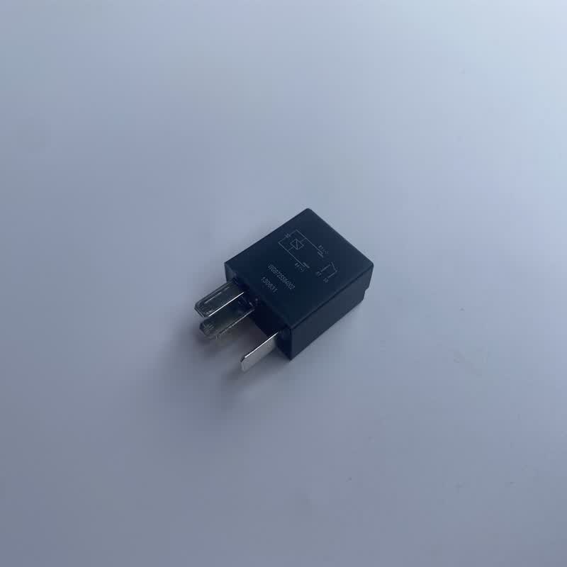 适配重汽豪沃豪运a7t7h灯光喇叭双闪启动继电器wg9716582301原装009黑