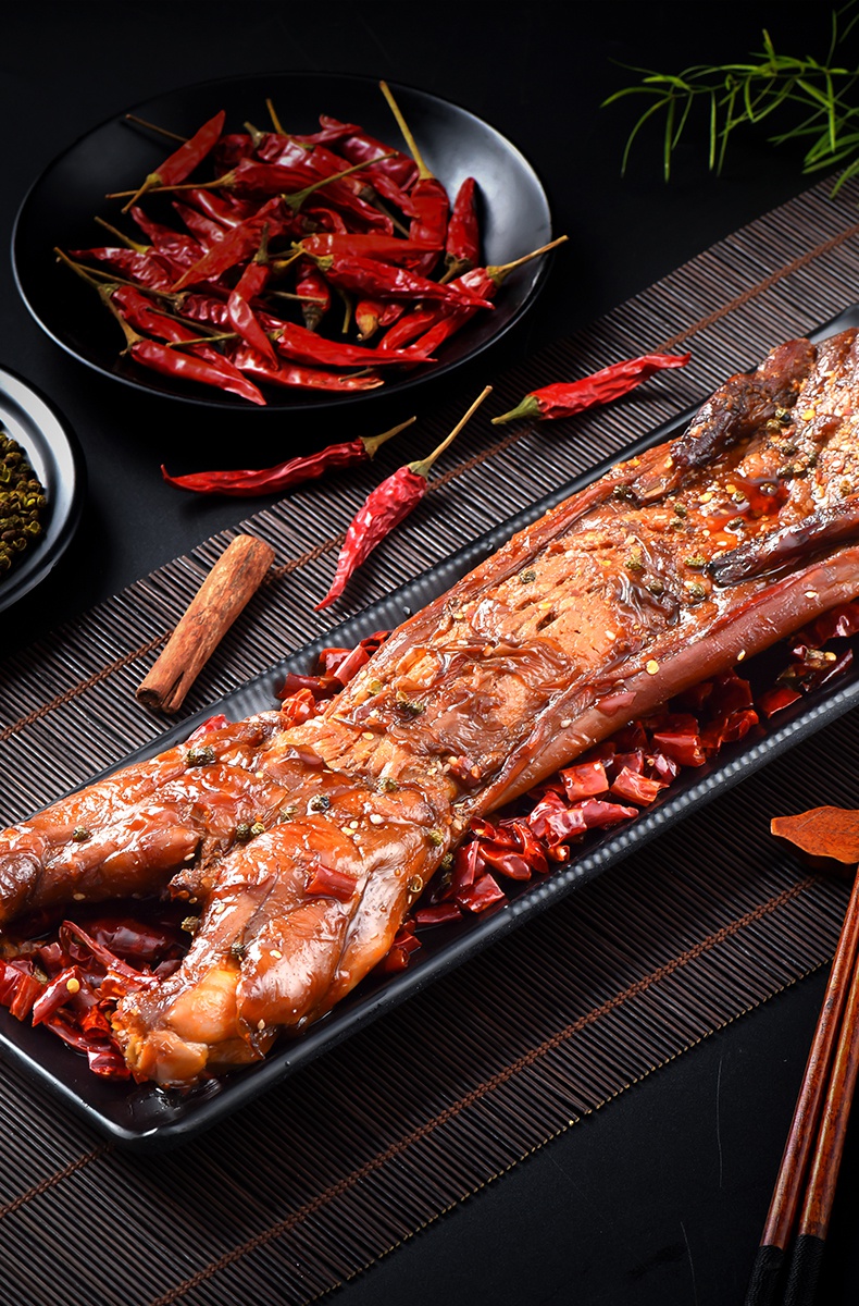 麻辣手撕兔肉整只550g新鲜兔肉四川特产冷吃兔子肉兔腿自贡全烤兔麻辣