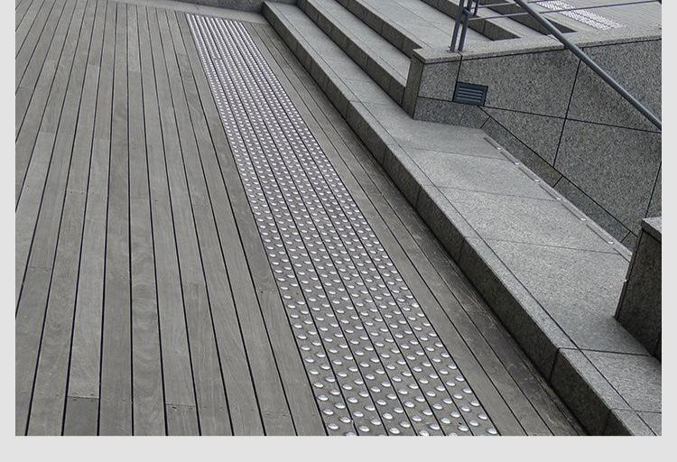 大型盲道工程304不锈钢防滑盲道条常规雕铣盲道条535230条纹304