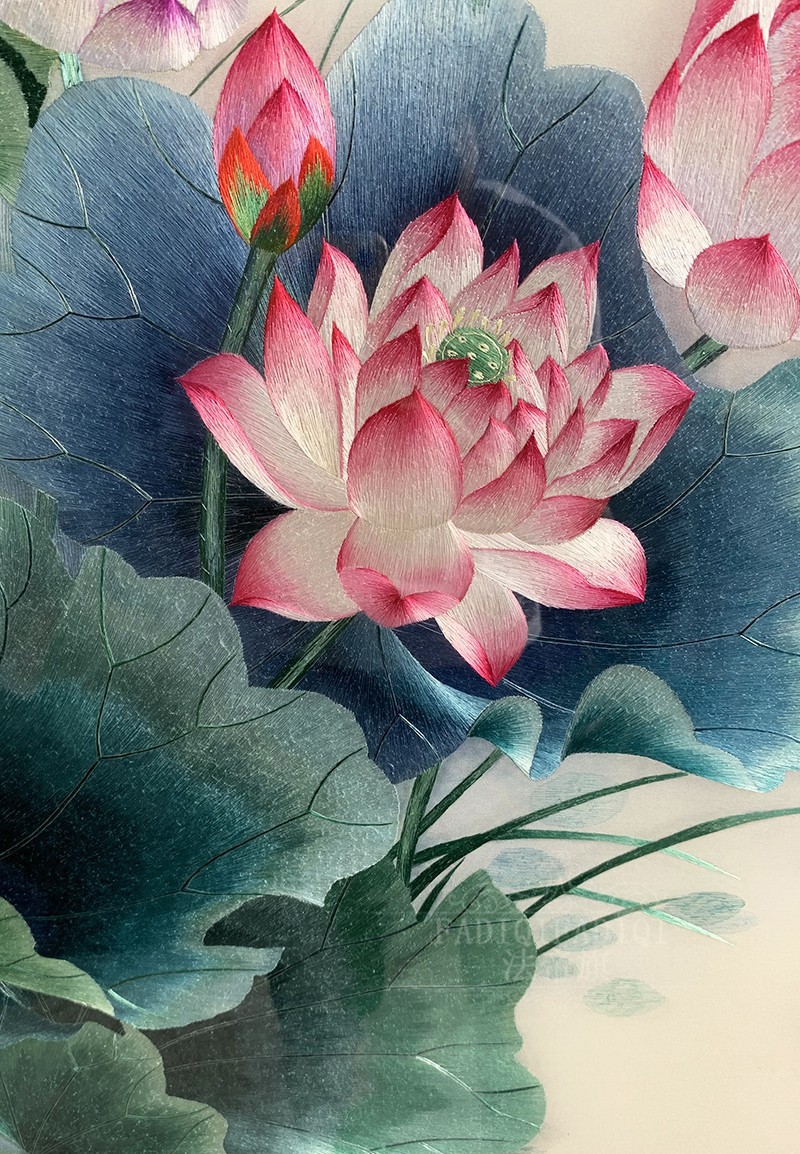 法帝旗轻奢品牌手工刺绣成品画竖版荷花鲤鱼14丝精细苏绣家居玄关客厅