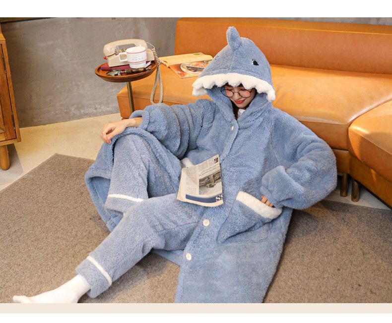 鲨鱼睡衣珊瑚绒睡衣女2021年新款秋冬季睡袍长款网红加厚家居服卡通