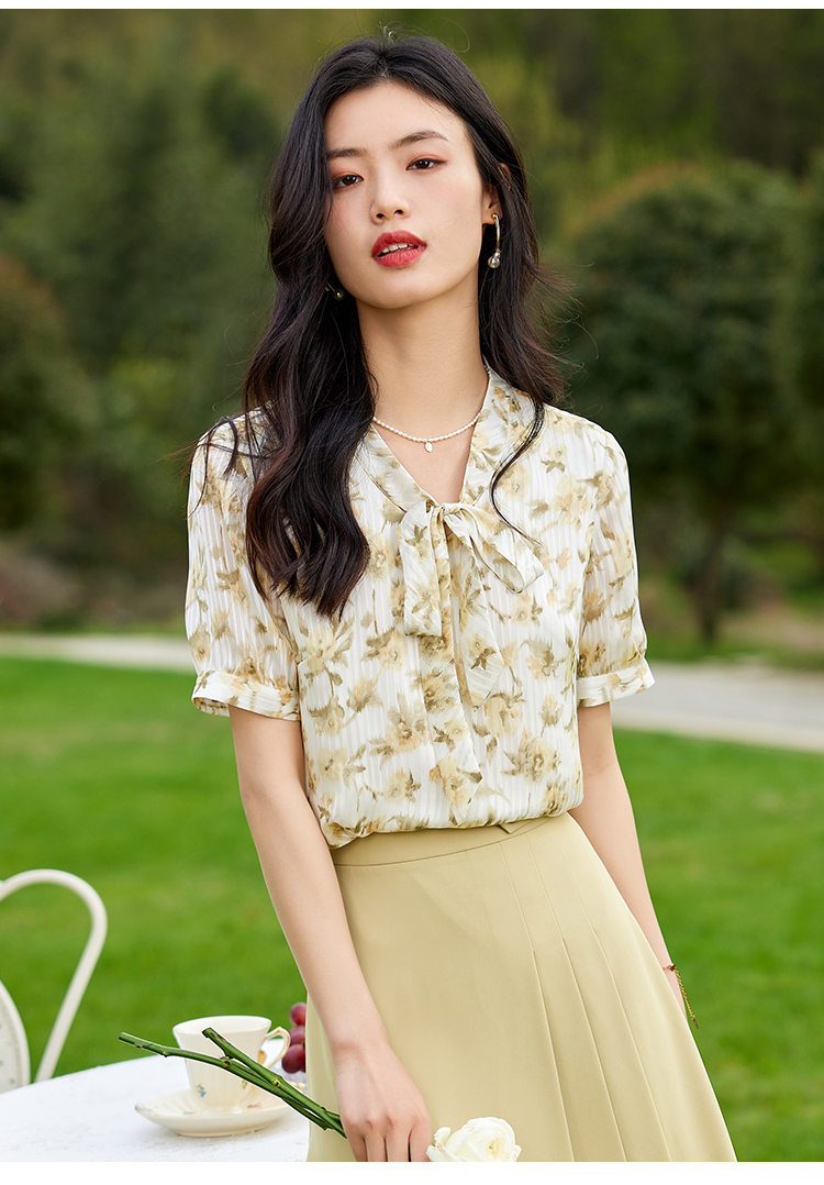 熙世界蝴蝶结v领雪纺衫女短袖碎花小衫洋气仙上衣2022夏新款杏色花l