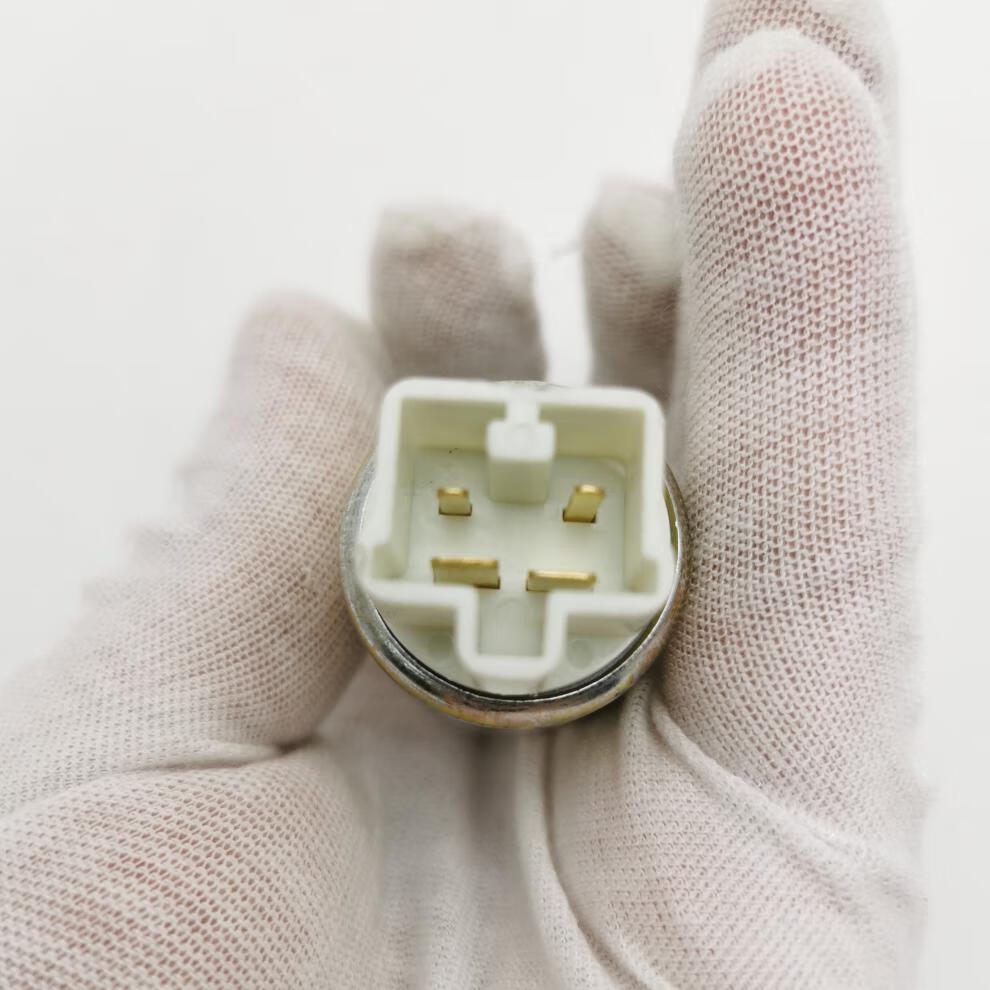 适用 比亚迪f6刹车灯开关 e5唐宋f0m6s6g6秦g5l3s7速锐制动灯开关 e6