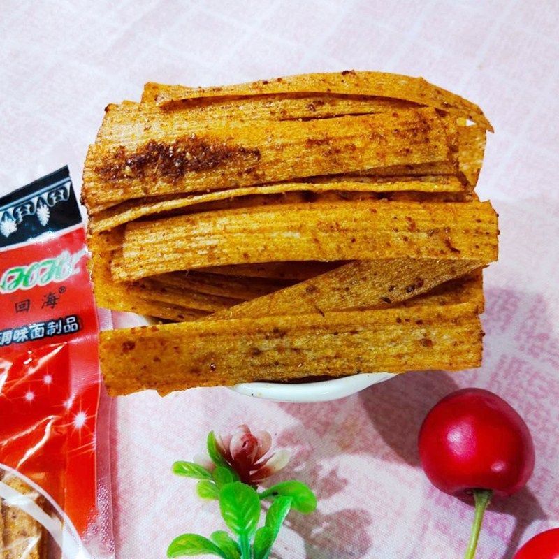 回海素脆鸭皮辣片四海辣条食品儿时怀旧校园麻辣面筋制品零食回海素脆