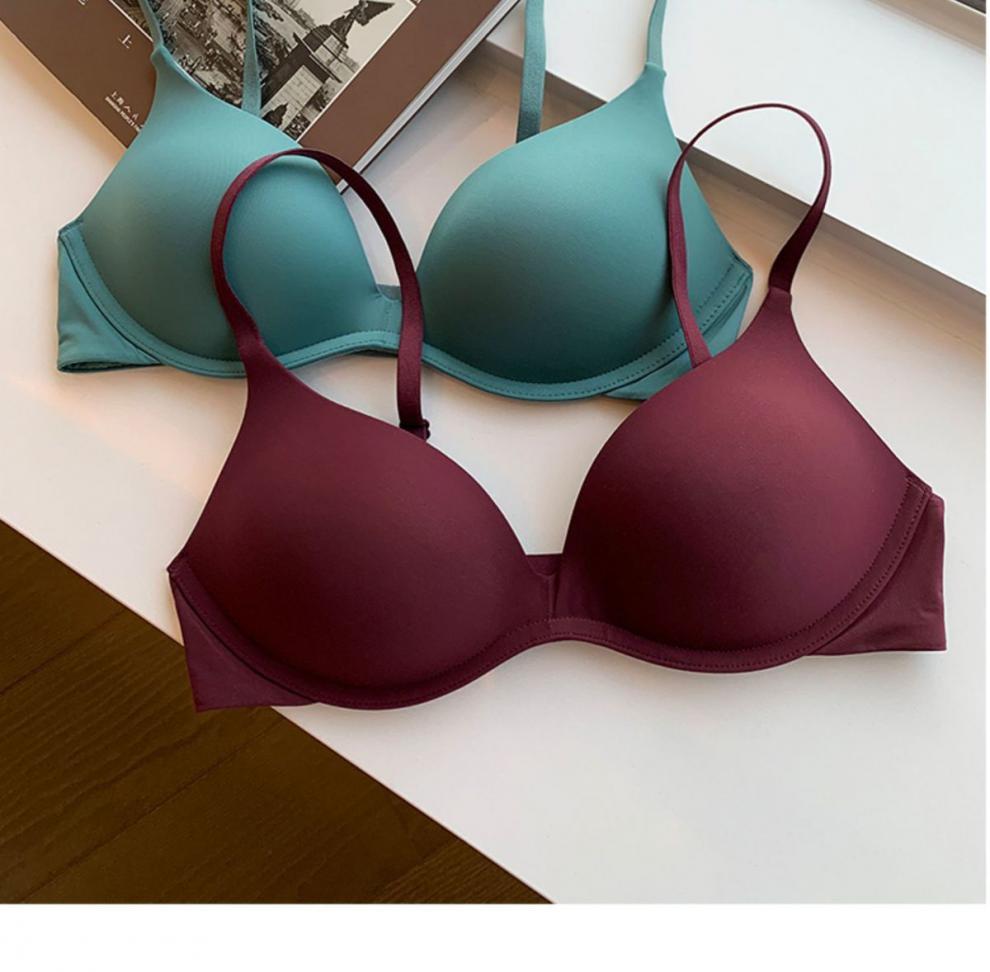 日本无痕文胸一片式光面轻透气聚拢小胸胸罩舒适无钢圈学生内衣女黑色