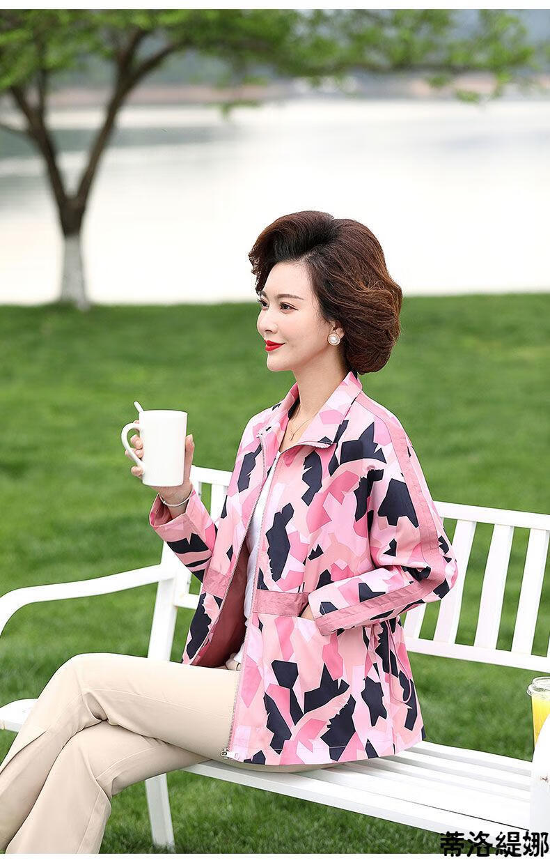 外套女新款妈妈洋气外套中年女春秋短款上衣中老年秋装薄款风衣黄色l