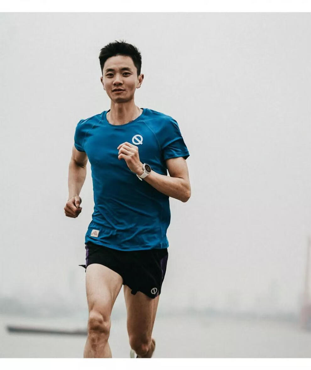 轻功体育qinkung定格圆领跑步短袖t恤轻薄透气速干衣马拉松上衣 绛紫