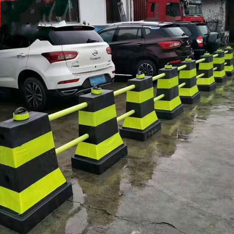 隔离墩道路围栏橡塑料公路工程施工围挡分流水马防撞桶可堆叠路障注水