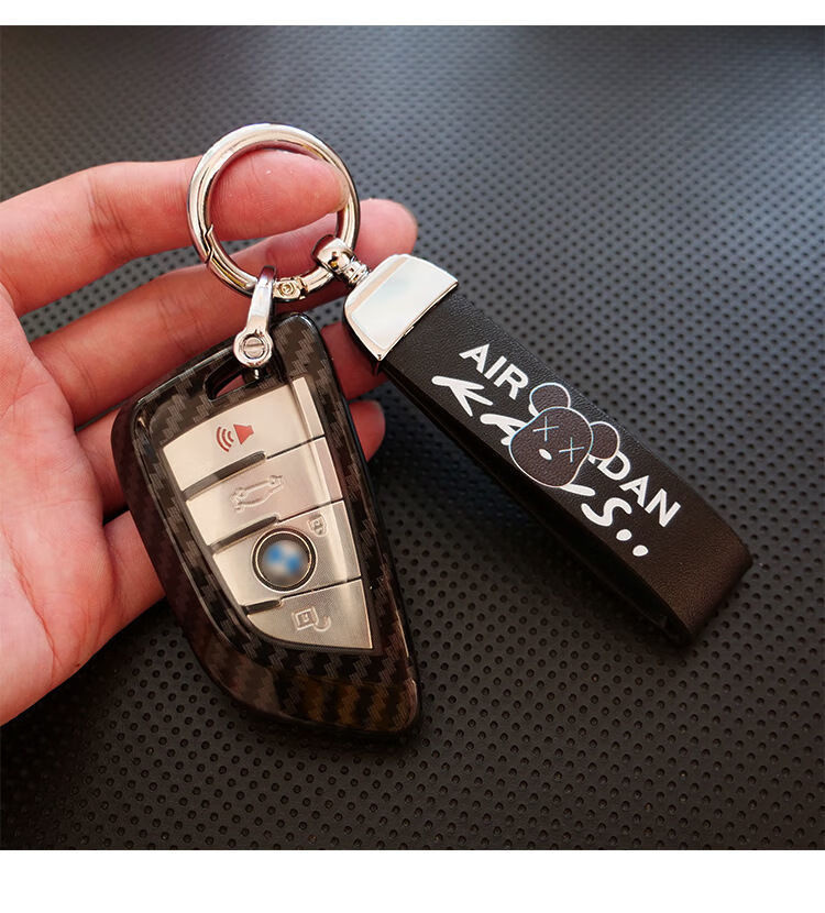 费卡其r星gta皮质汽车钥匙扣创意挂件金属钥匙圈挂扣车用钥匙环马蹄扣