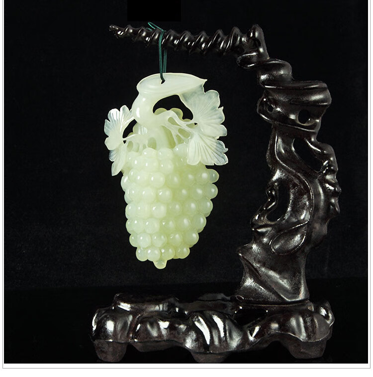 临宝得乐岫色天然玉石摆件岫玉摆件葡萄挂件岫岩玉原石雕刻玉器精品吊