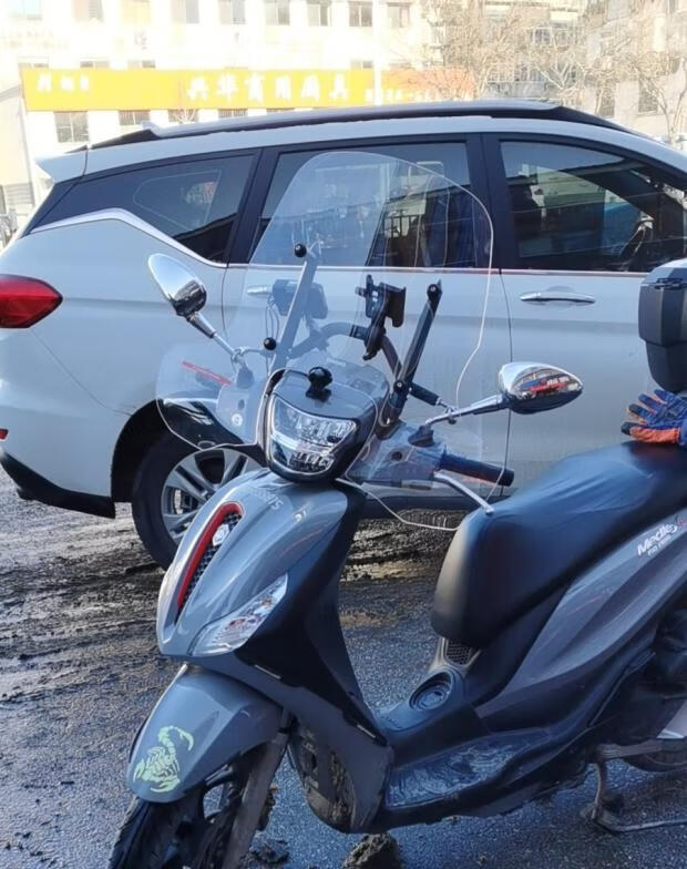 新款比亚乔vespa前挡风玻璃适用于新老款埋medley150流鼻涕liberty150