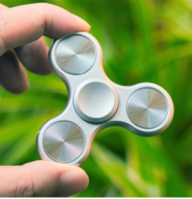 泄密者电影同款指尖陀螺手指陀螺金属三角减压合金三叶旋转泄密者电影