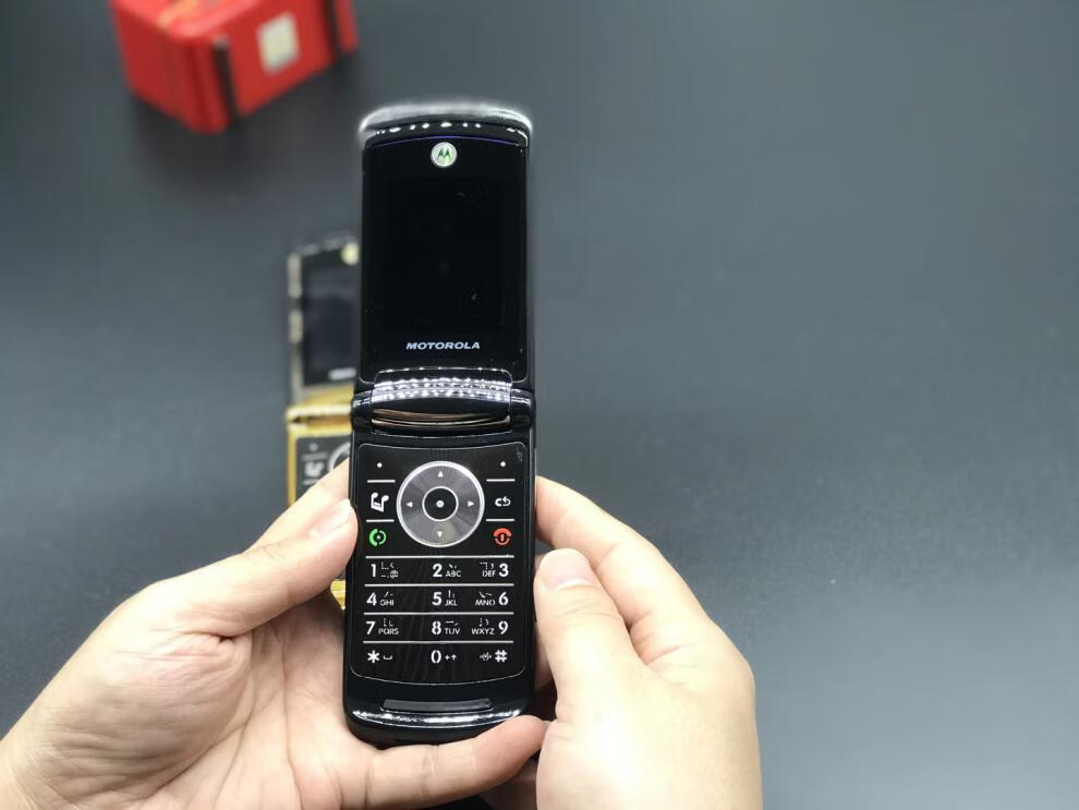适用motorola/摩托罗拉 v8(512m)2g经典怀旧翻盖商务备用 玫瑰金 512