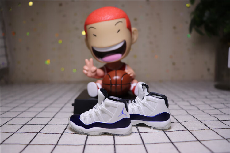 aj球鞋模型 小aj1篮球鞋子模型挂件汽车载3d摆件创意生日礼物蛋糕装饰