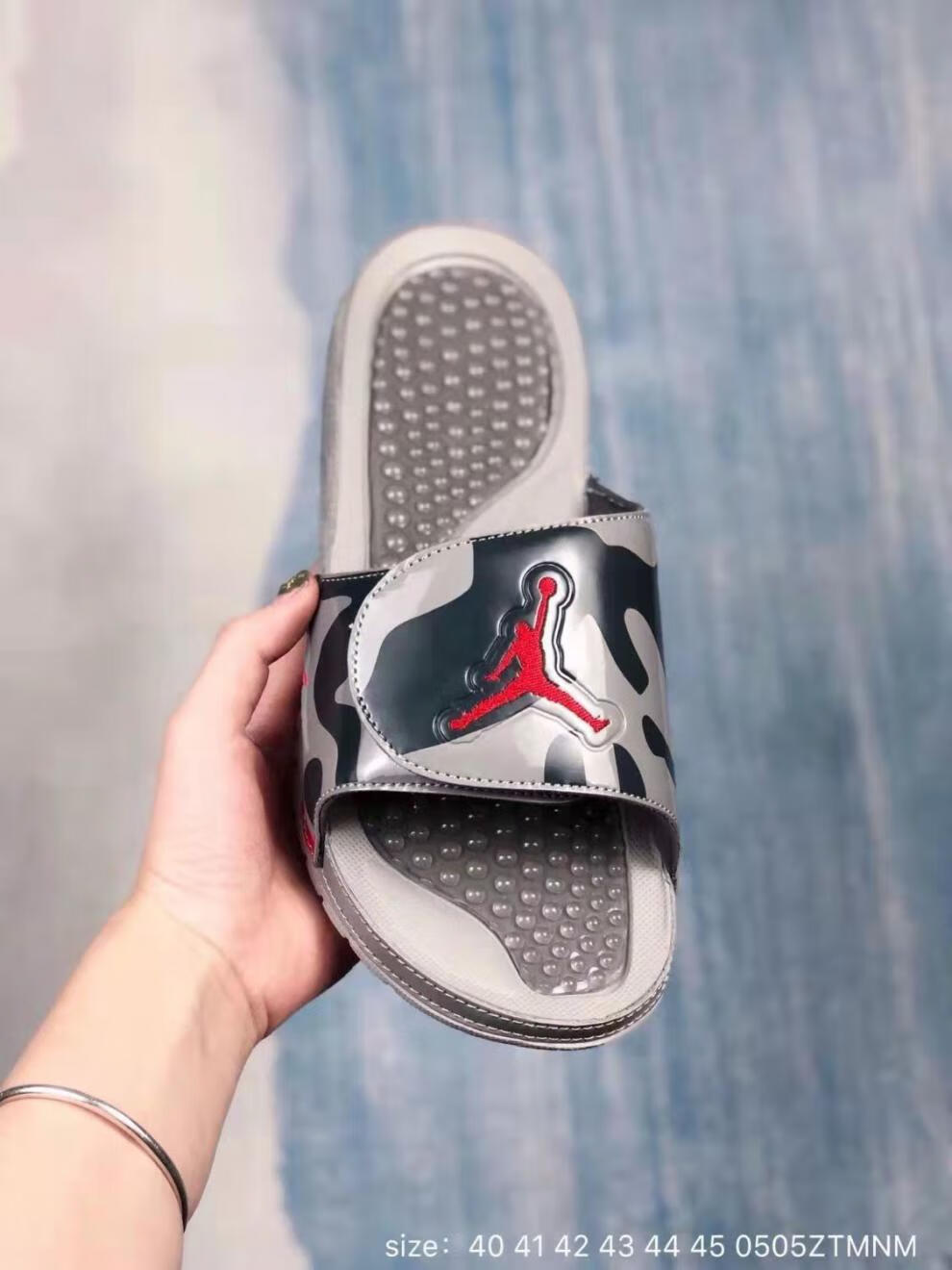 aj5男女情侣魔术贴韩版沙滩百搭休闲运动学生按摩一字凉拖鞋红色黑红