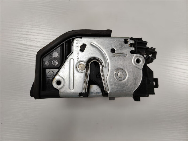 适用宝马3系5系f18e90车门锁块320520523525左前门锁块右前左后务必