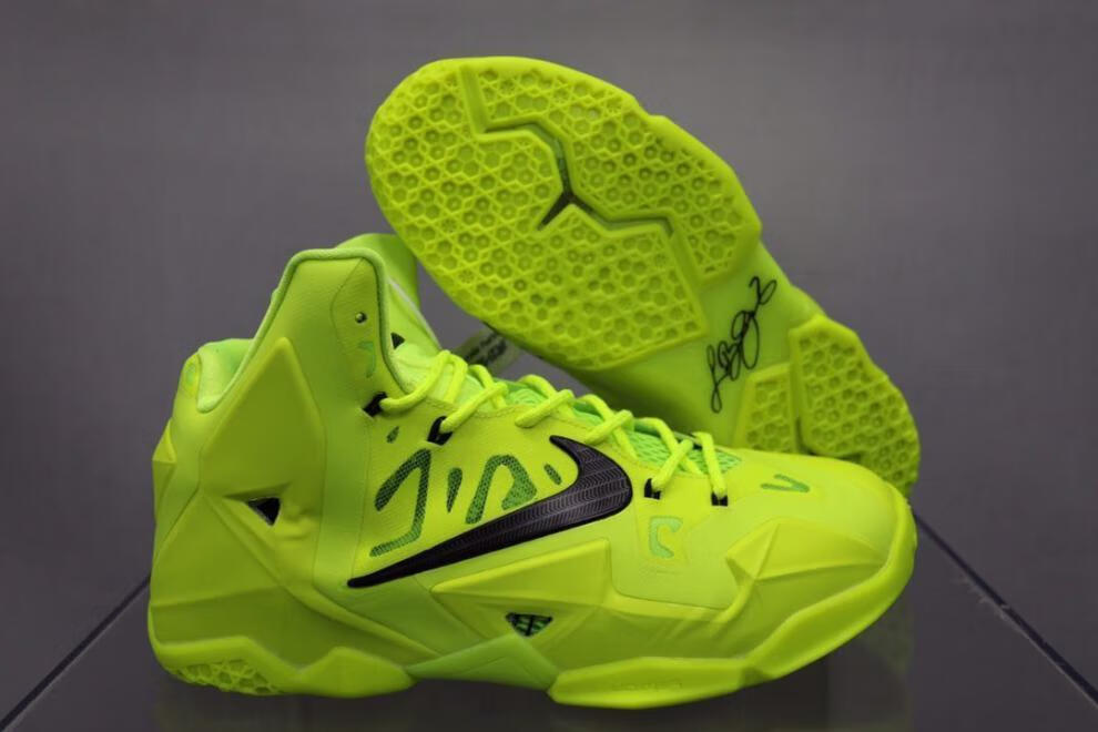 旗舰官方同款 詹姆斯11代篮球鞋全夜光荧光绿鸳鸯涂鸦lebron11耐磨男
