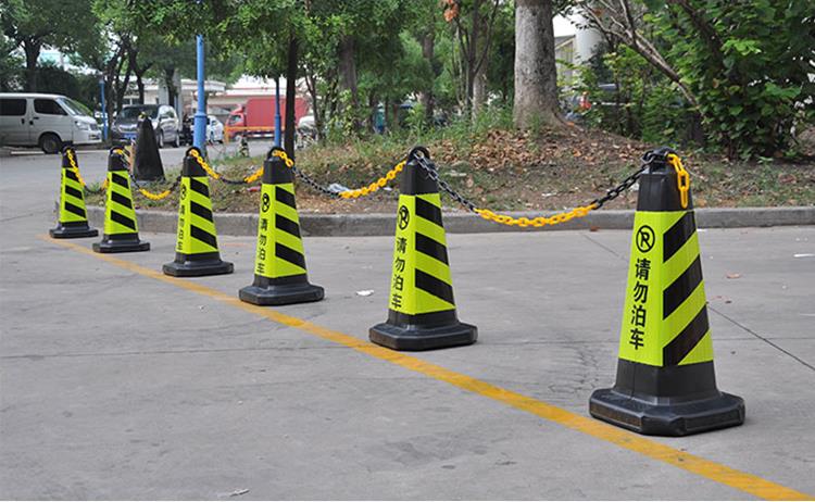 禁止停车桩请勿泊车告示牌专用车位反光路锥障警塑料方交通雪糕筒中号