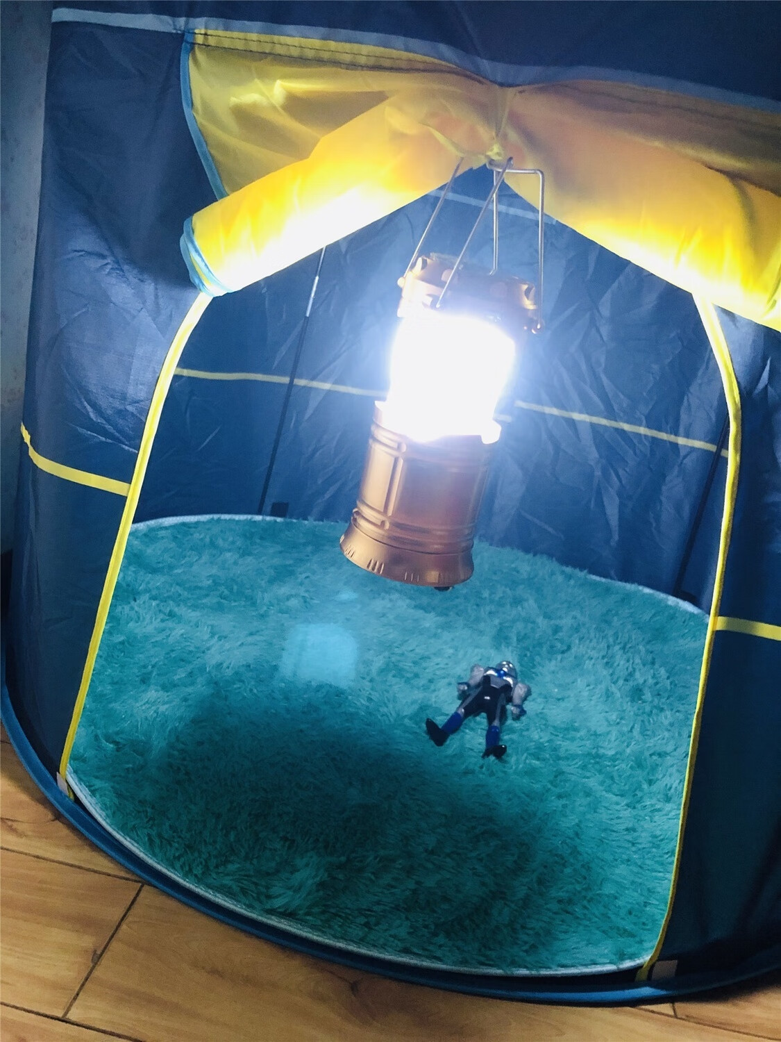 新款太阳能灯家用停电应急户外超亮led野营灯充电灯泡手提帐篷灯深色