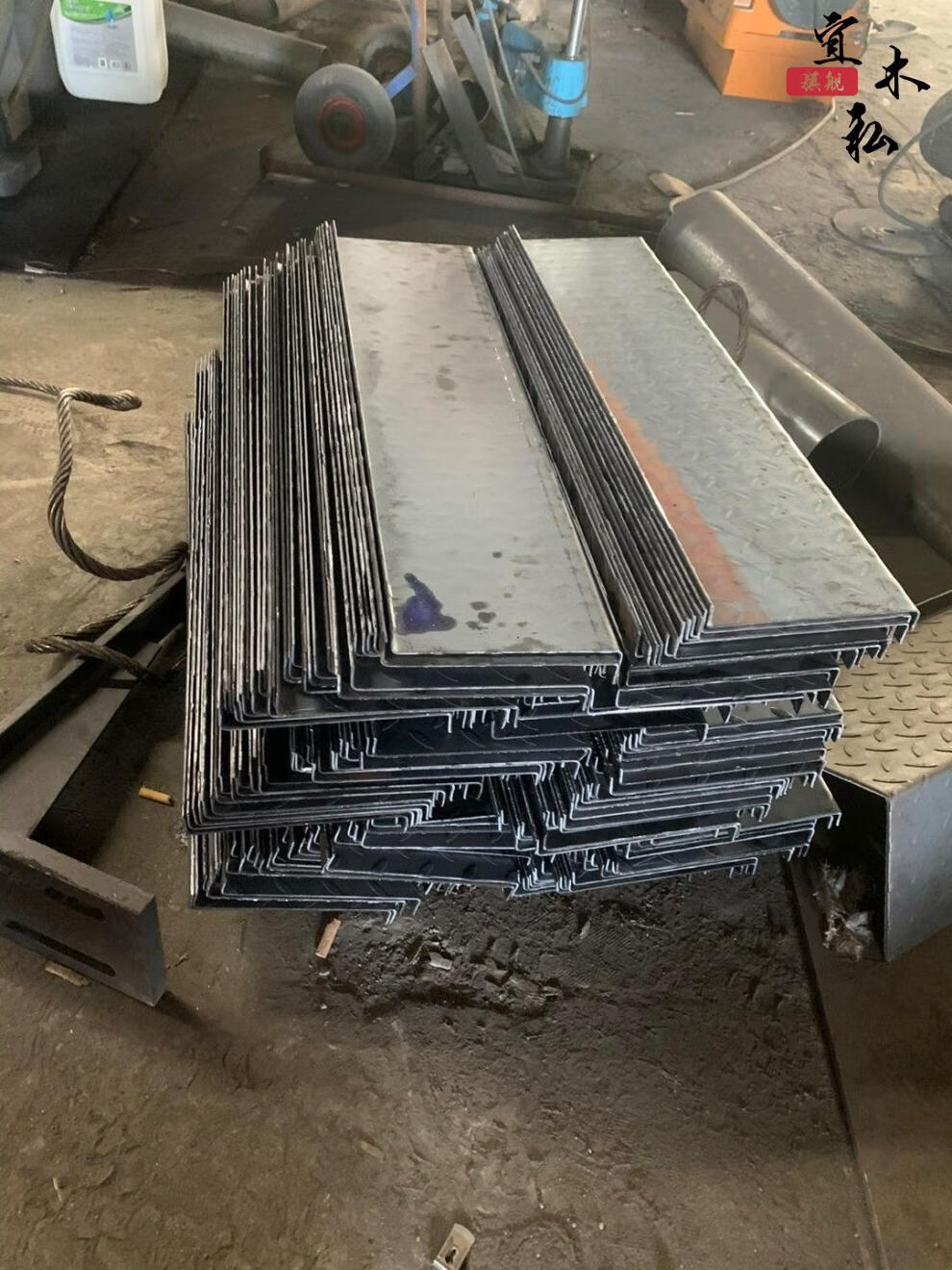 楼梯踏步板 伸缩梯人字梯踏步梯楼梯踏步板加工定制各种尺寸花纹板