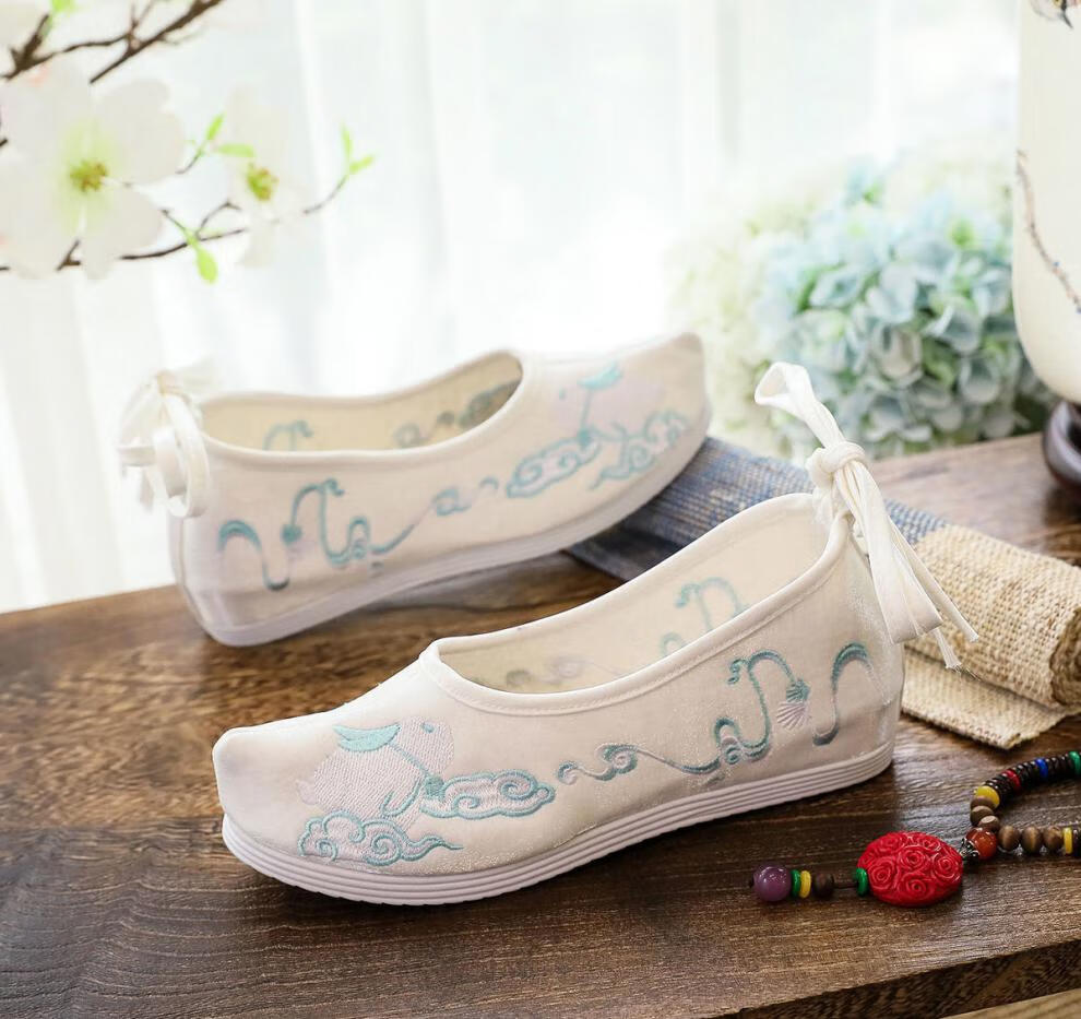 汉服鞋子女古装女布鞋女民族风翘头古风绣花鞋舞蹈鞋女单鞋翘头玉兔