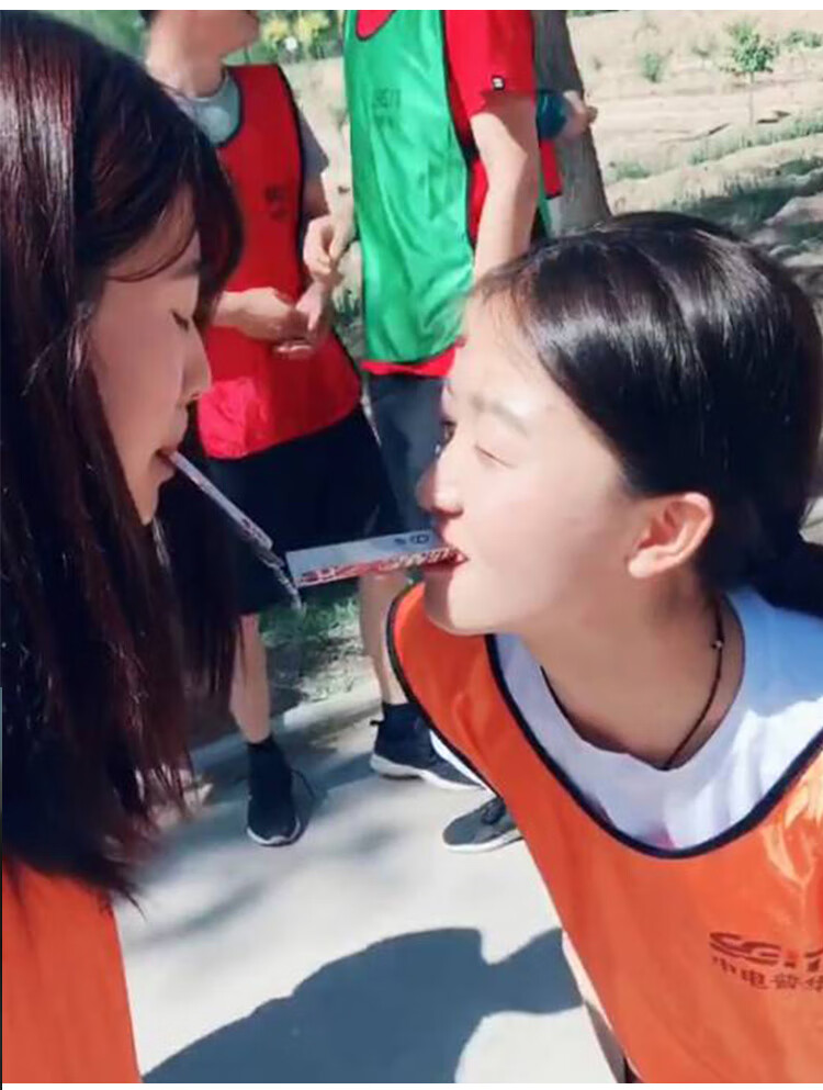 口口相传跑男团建游戏道具年会游戏团队拓展训练趣味运动会彩跑粉喷瓶