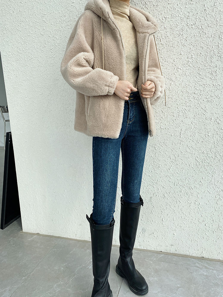 皮毛一体羊羔毛外套女短款加厚年轻2021新款皮草外套羊羔绒女冬季米色