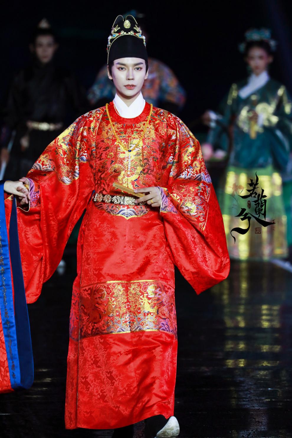 明制婚服明朝结婚婚宴皇后大衫霞帔缀吉服传统婚礼套圆领袍夫妻套装