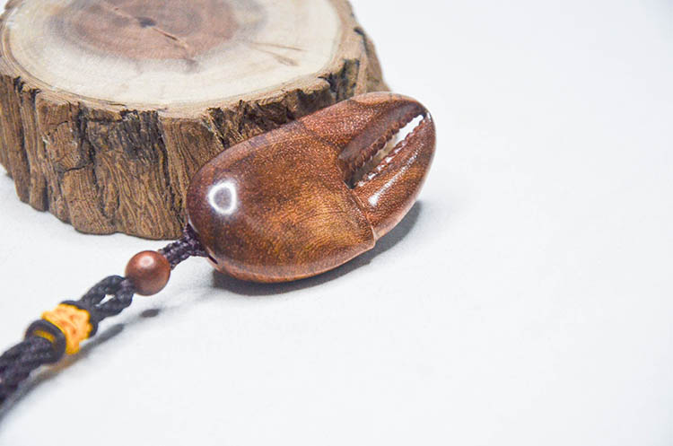 蟹钳手把件新品蛇纹木小叶紫檀木质蟹钳手把件男女汽车钥匙扣挂件有钱