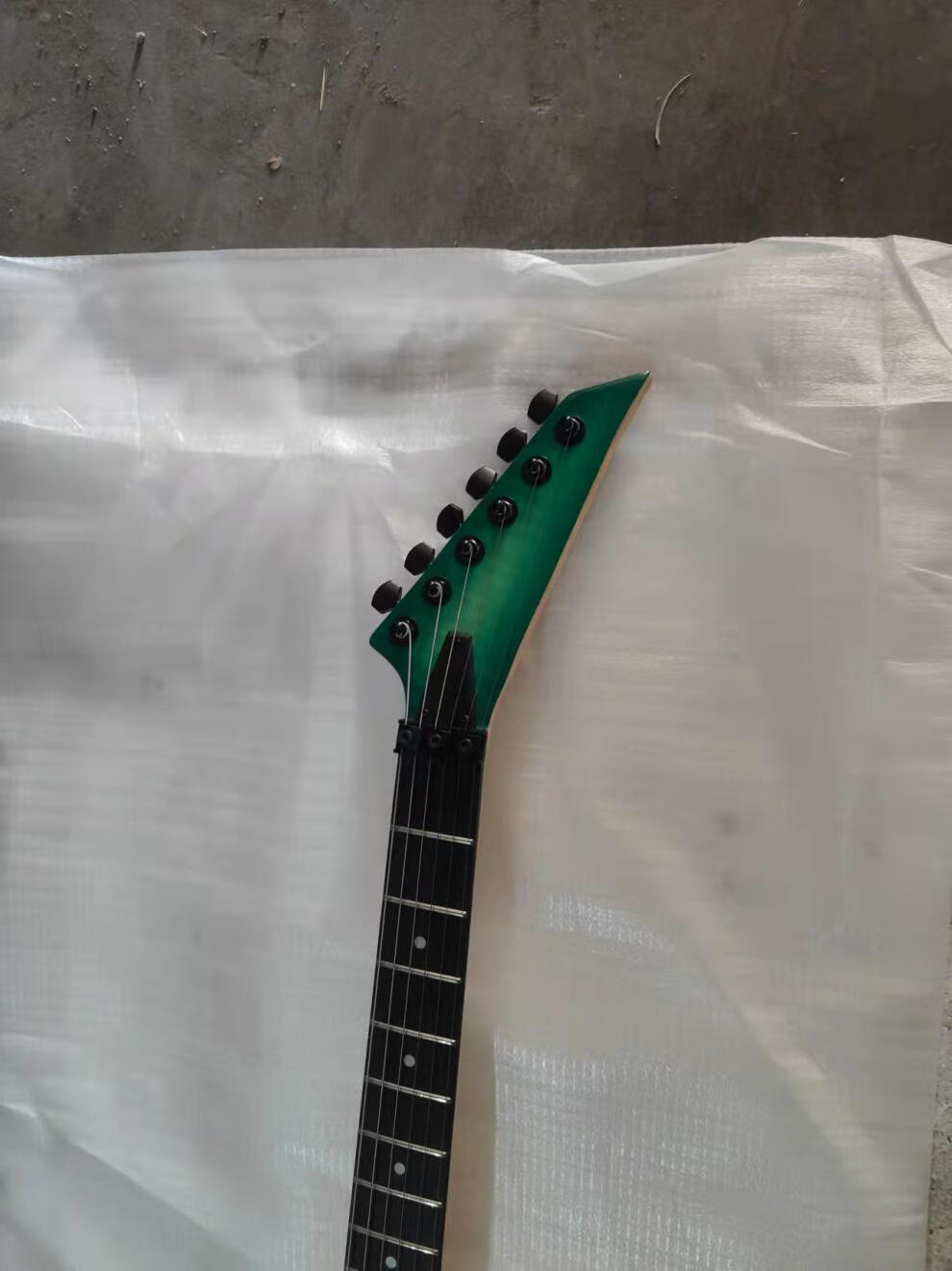 东城卫陈德修 燕尾24品异形双摇电吉他 铁克无极电吉他 燕尾双摇电