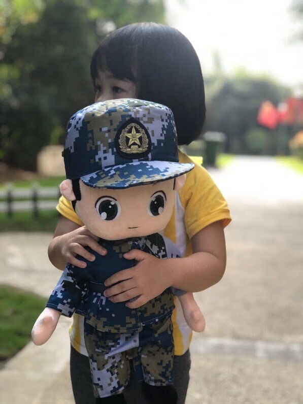 军人毛绒玩具军人娃娃兵哥哥公仔迷彩玩偶车头压床战友退伍军嫂军恋